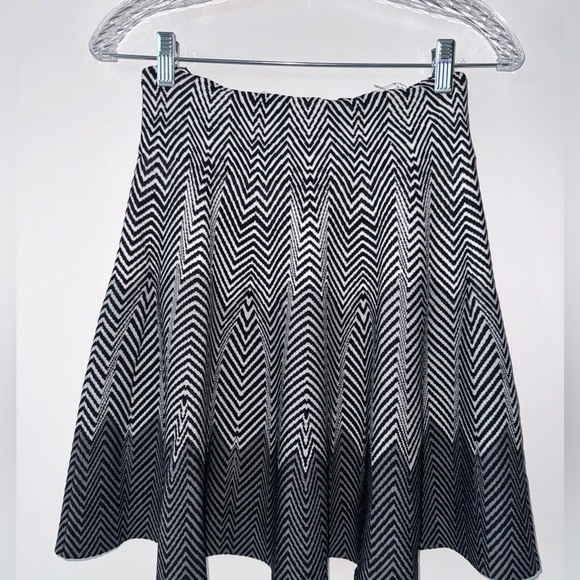 Opening Ceremony Herringbone Knit Mini Skirt Gray Black Size Small - Picture 3 of 8